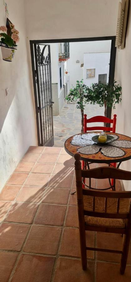 Cheerful One Bedroom Townhouse With Patio Árchez Extérieur photo